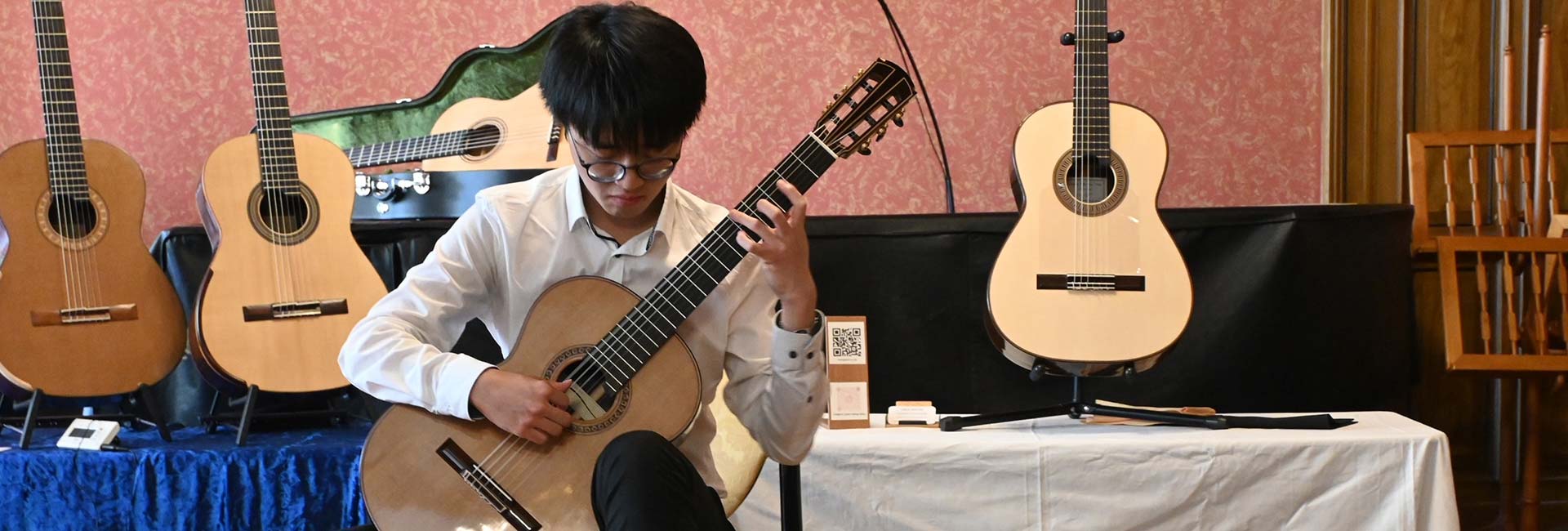 Öffentlicher Gitarren-Vergleichstest.